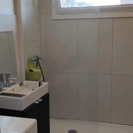 Apartment Entier 77 M2 *