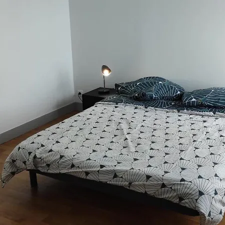 Appartement Entier 77 M2 *