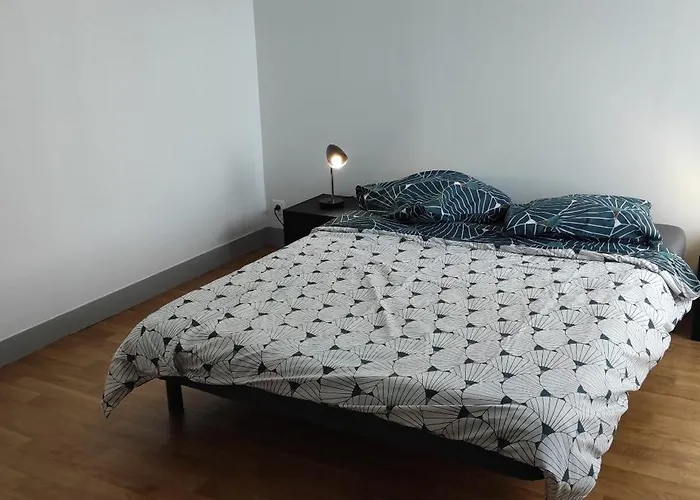 Appartement Entier 77 M2 *